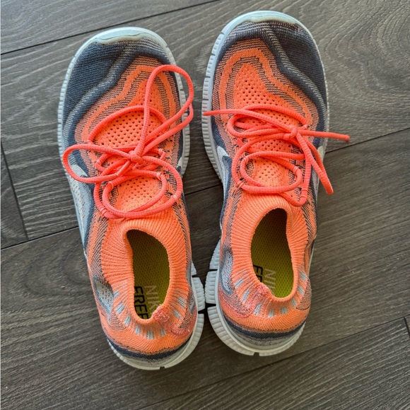 Nike free flyknit shoes size 7.5 - Picture 4 of 7